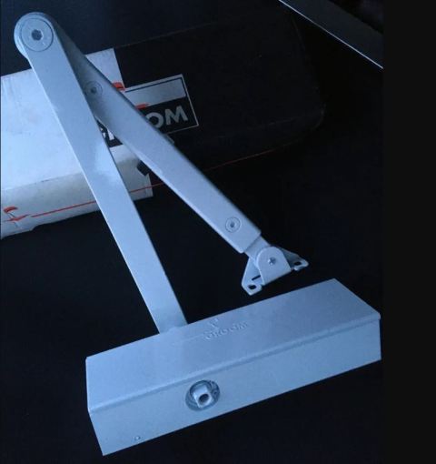 Доводчик GROOM GR200 HO ON/OFF EN2-5 белый с фиксацией (ФОП vandalism proof  hold open door closer on-off feature  отключаемой) всепогодный морозостойкий вандалоустойчивый для дверей весом 40-110 кг (дотягувач калітки хвіртки)