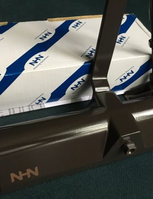 Доводчик NHN-350 RAL8019 коричн дверной универсальный для пвх, алюминиевых металлических пластиковых дверей 40-100 кг. Дотягувач довідник замикач