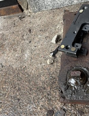 Заміна ремонт G-U UTS-840 Floor Spring Hinge Double Action Door Closer BodenTürschließe регулювання механізму підлогового нижнього доводки маятникових скляних дверей. Замена, регулировка доводчика