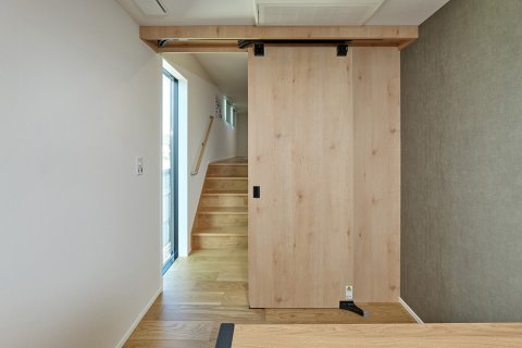 Cистема раздвижных сдвижных дверей Coplanar-Flush-Lateral-Sliding-Concealed-Hidden-Door-System-Sugatsune-MFU1200 Cкрытая копланарная система раздвижных сдвижных дверей с доводчиком плавным закрыванием Lateral Flush Sliding Door System MFU1200 Sugatsune MonoFlatUnison