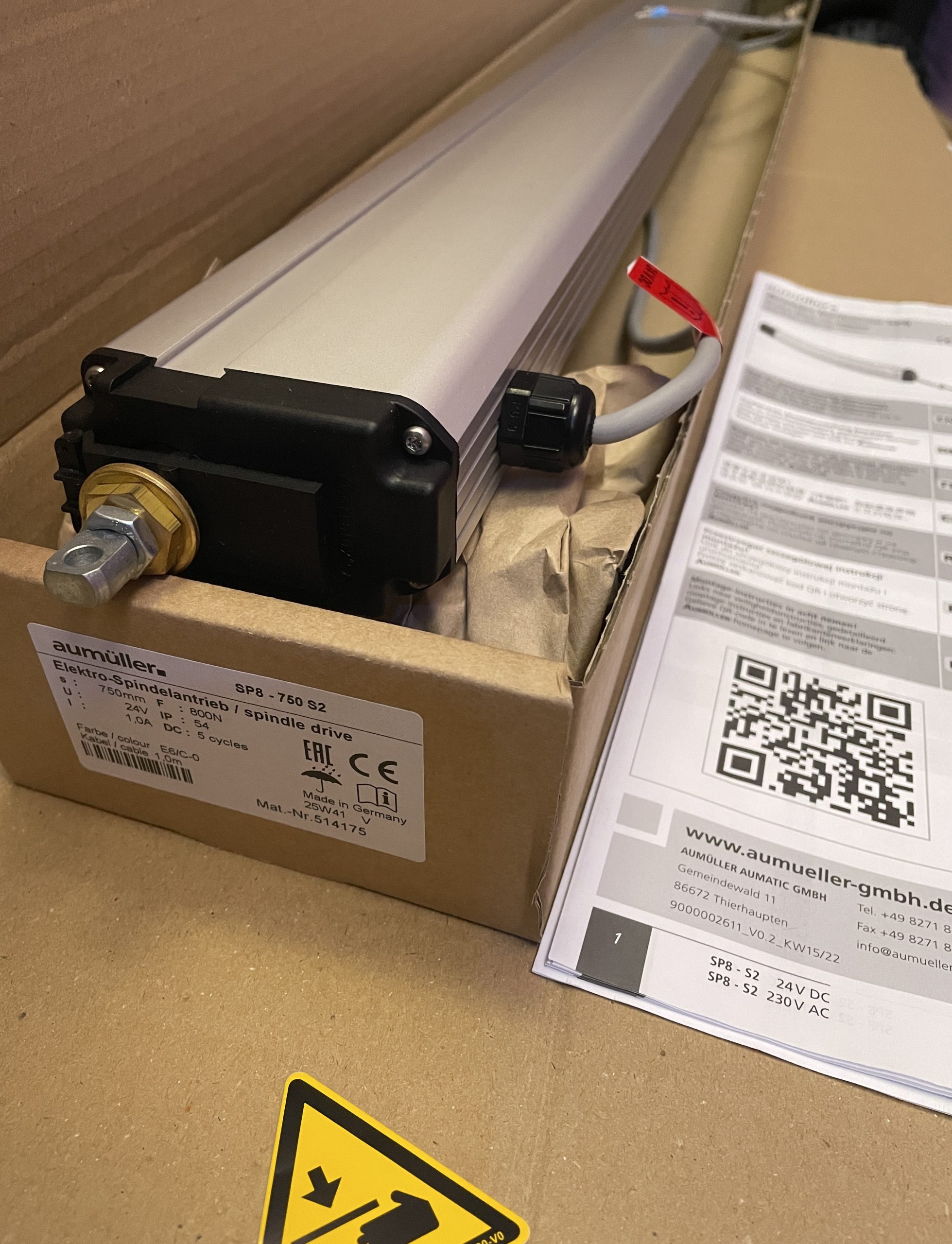 Димовидалення та ветниляція RWA SHEV. Електродвигун SP8 S2 24V DC штоковий для зенітних ліхтарів та системи димовидалення, систем провітрювання, пожежної безпеки
