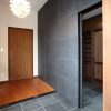 Cистема раздвижных сдвижных дверей Coplanar-Flush-Lateral-Sliding-Concealed-Hidden-Door-System-Sugatsune-MFU1200 Cкрытая копланарная система раздвижных сдвижных дверей с доводчиком плавным закрыванием Lateral Flush Sliding Door System MFU1200 Sugatsune MonoFlatUnison