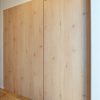 Cистема раздвижных сдвижных дверей Coplanar-Flush-Lateral-Sliding-Concealed-Hidden-Door-System-Sugatsune-MFU1200 Cкрытая копланарная система раздвижных сдвижных дверей с доводчиком плавным закрыванием Lateral Flush Sliding Door System MFU1200 Sugatsune MonoFlatUnison