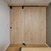 Cистема раздвижных сдвижных дверей Coplanar-Flush-Lateral-Sliding-Concealed-Hidden-Door-System-Sugatsune-MFU1200 Cкрытая копланарная система раздвижных сдвижных дверей с доводчиком плавным закрыванием Lateral Flush Sliding Door System MFU1200 Sugatsune MonoFlatUnison