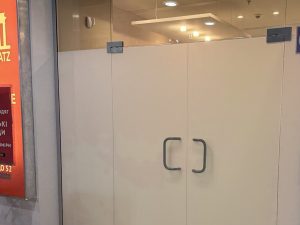 Ремонт регулювання, заміна діагностика доводчиків, дотягувачів, довідників мехінізмів. замків, скляних маятникових регулировка стеклянных дверей ТК Олімпійський