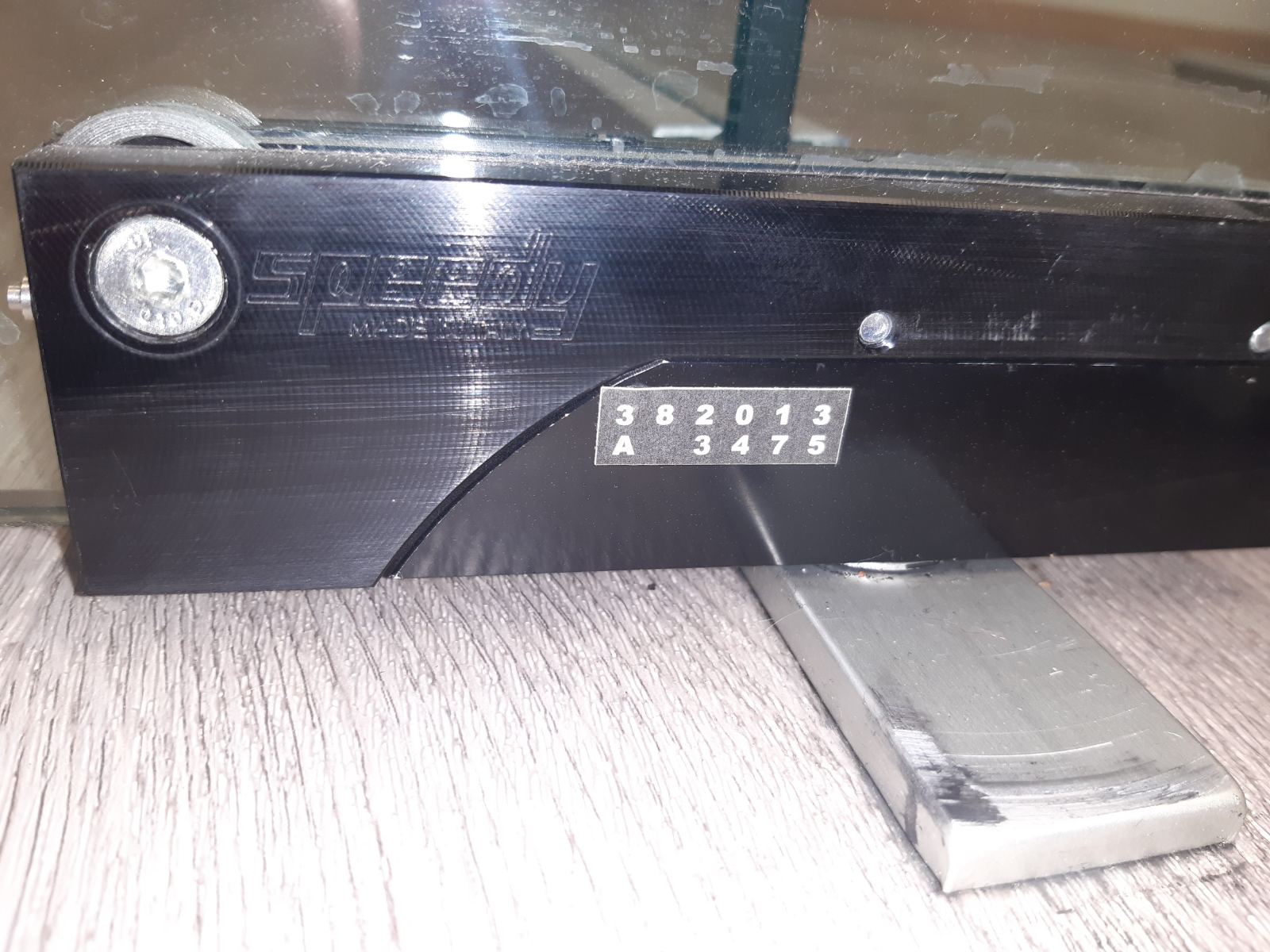 Заміна встановлення монтаж ремонт доводчика Заміна доводчика Casma Speedy 4FR1N Door Closer. Сервис напольных доводчиков маятниковых дверей Double Action Hydraulic Hinge door closer repair maintenance service for glass door